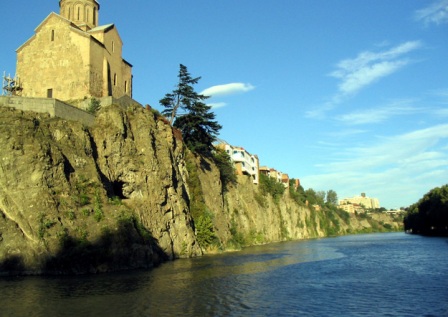 کلیسایی از سده ششم میلادی در کرانه های رود کورا ( رودخانه کوروش بزرگ) کلیسایی از سده ششم میلادی در کرانه های رود کورا ( رودخانه کوروش بزرگ)