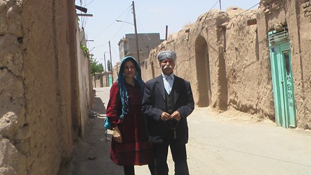 استاد حسین سمندریان و یسنا خوش فکر در تیرماه 88 روستای باخرز - خانه استاد استاد حسین سمندریان و یسنا خوش فکر در تیرماه 88 روستای باخرز - خانه استاد