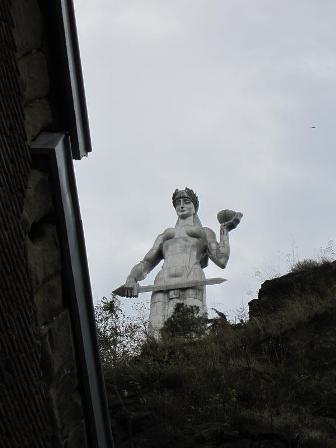 مجسمه مادر در تفليس مجسمه مادر در تفليس